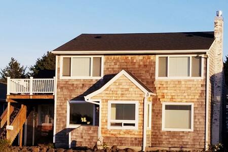 Oceanfront S. Prom Beach Lower Level Cottage