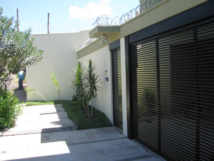 calçada e portão