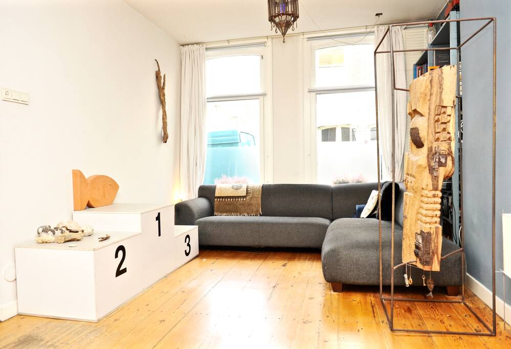 Spacious livingroom with great details