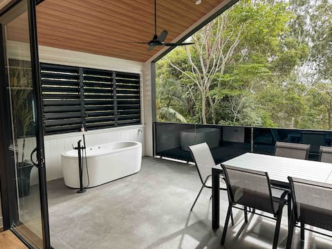 The Lake house at Tinaroo