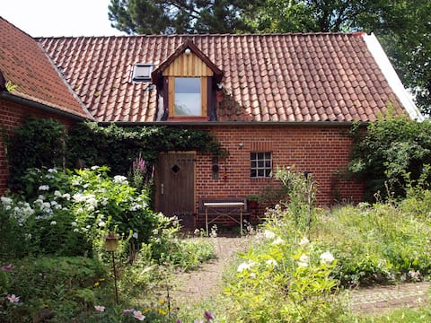 Attic apartment in the creative house Lustiger Strump