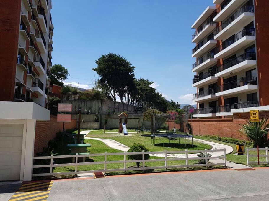 Apartamento zona 11 Las Charcas con seguridad las 24 horas . Tel: 52050417 , Ciudad Guatemala
