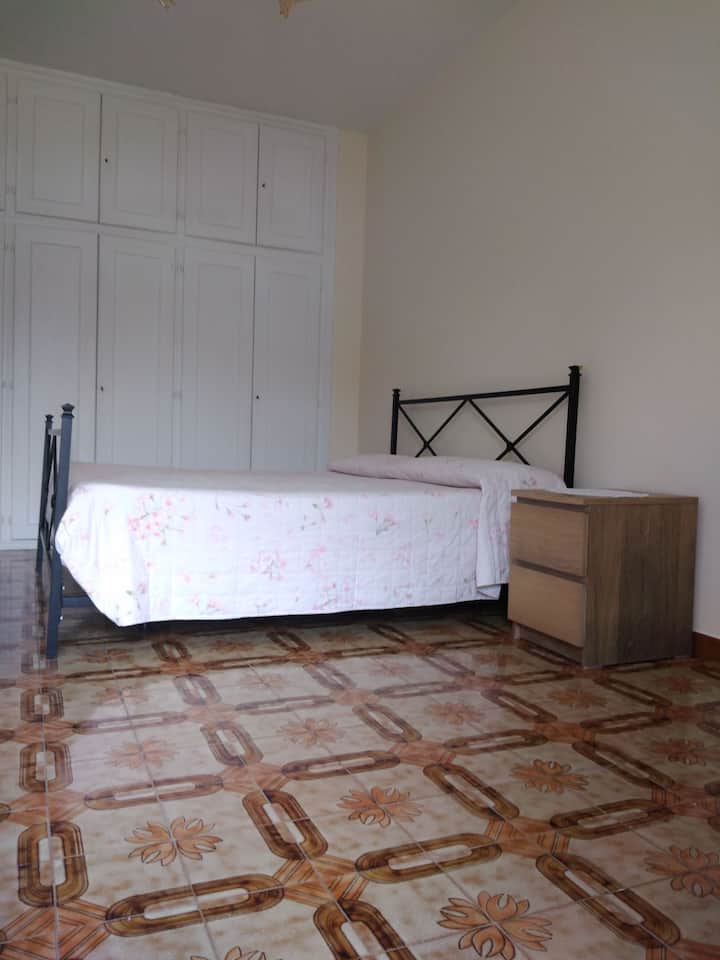 #lettomatrimonialedaduepiazze #lettosingolo #massalubrense #peninsulaorrentina #costaamalfitana
#rentals #sagatasuiduegolfi 