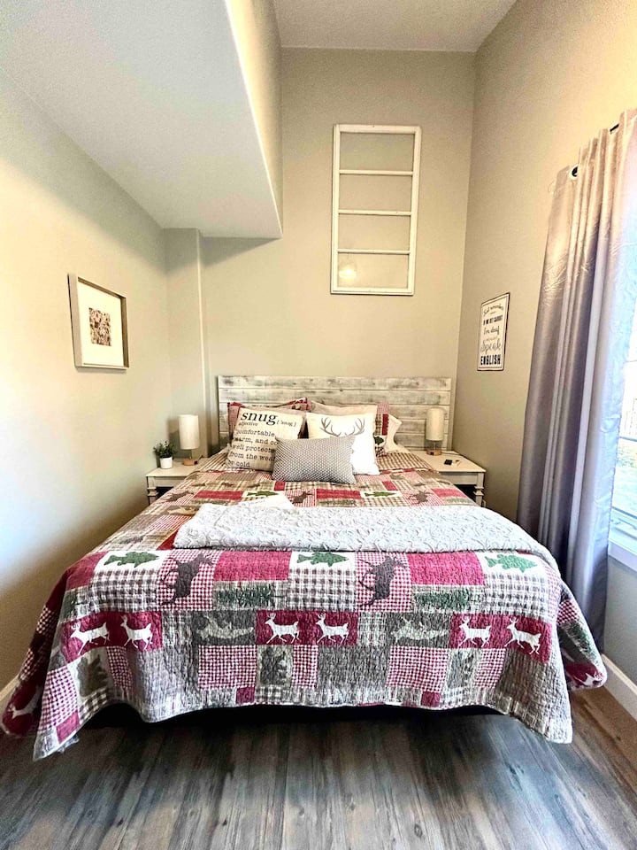 Queen bed. We get told all the time our beds are super cozy