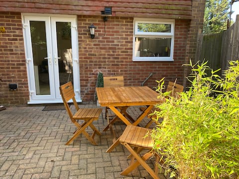 Town centre, 1 bedroom, parking & patio