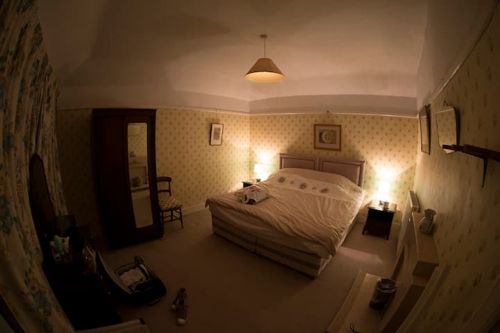 The main bedroom, with superkingsize bed