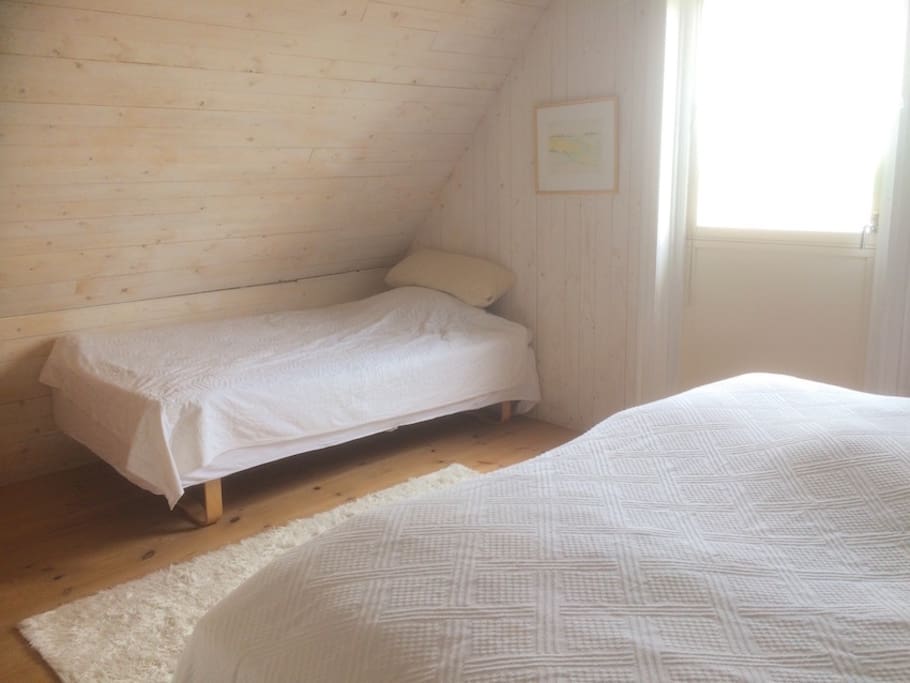 3 beds with balcony