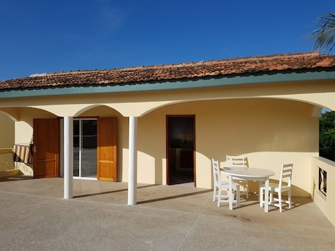 BEAU STUDIO avec piscine SALY