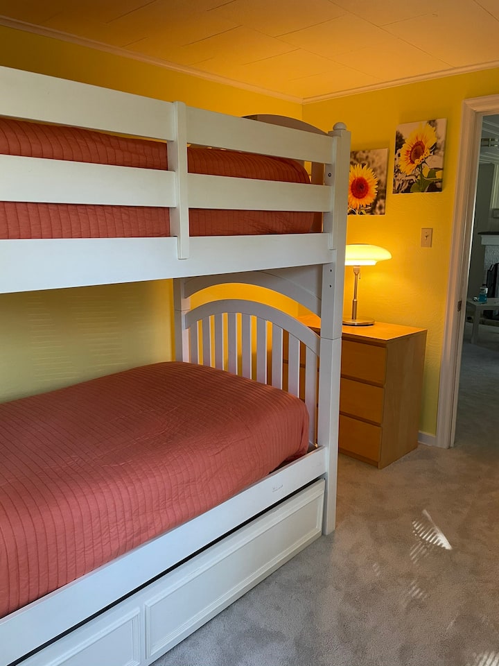 Main floor bunk bed with pull out