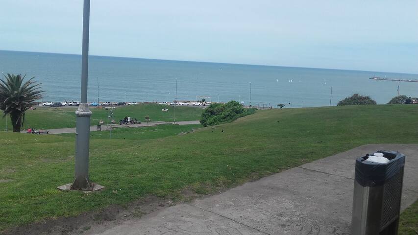 Depto entre Playa Grande y Alem.