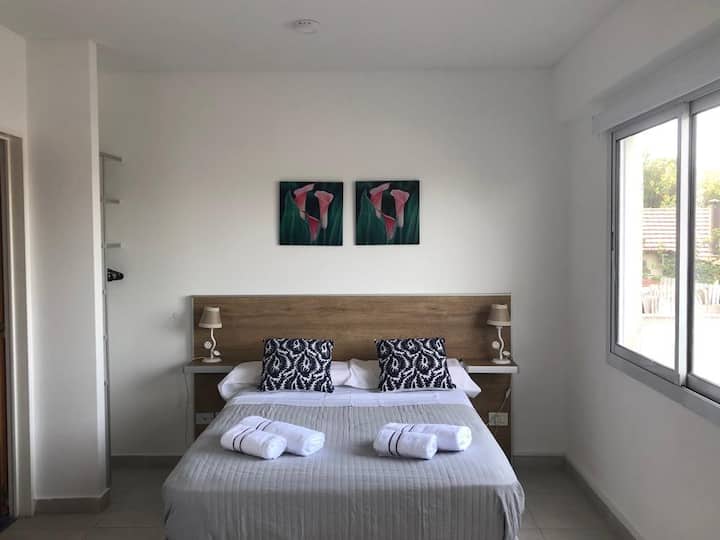 Studio apartment 2 blocks from El Palomar Airport in Morón