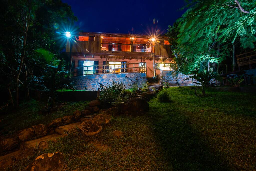 Visão noturna dos apartamentos