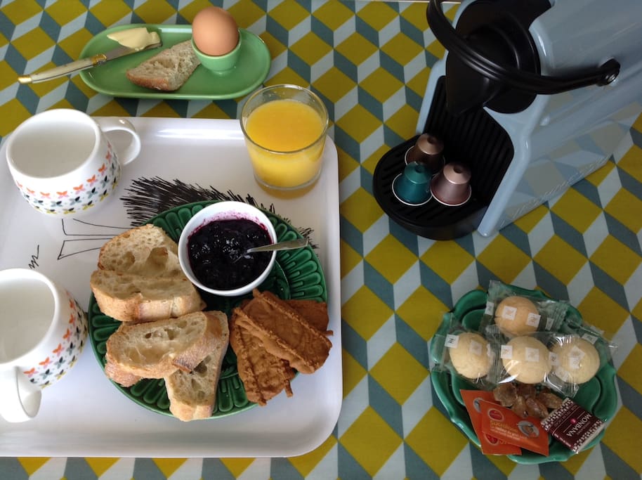 #Breakfast & stuff
nespresso machine
jam, butter, crackers