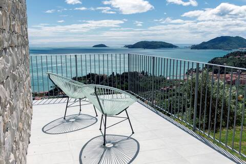 Pool, Tennis, Parking and  Free Car Spot in Lerici