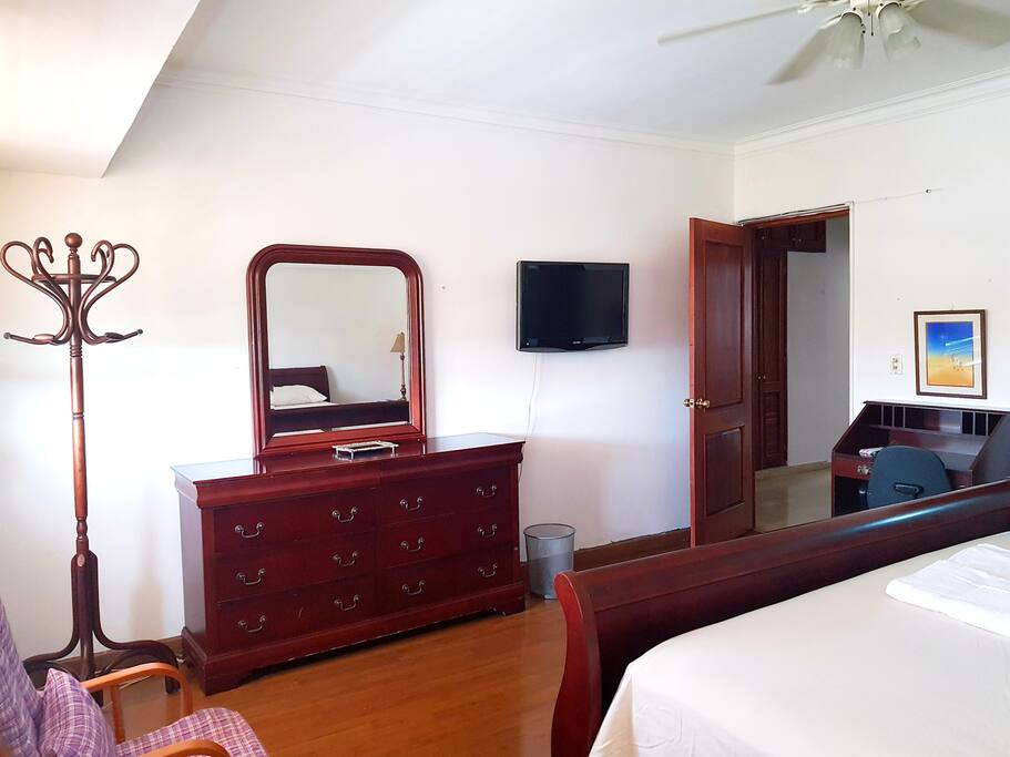 Master Bedroom - TV W/Netflix included
