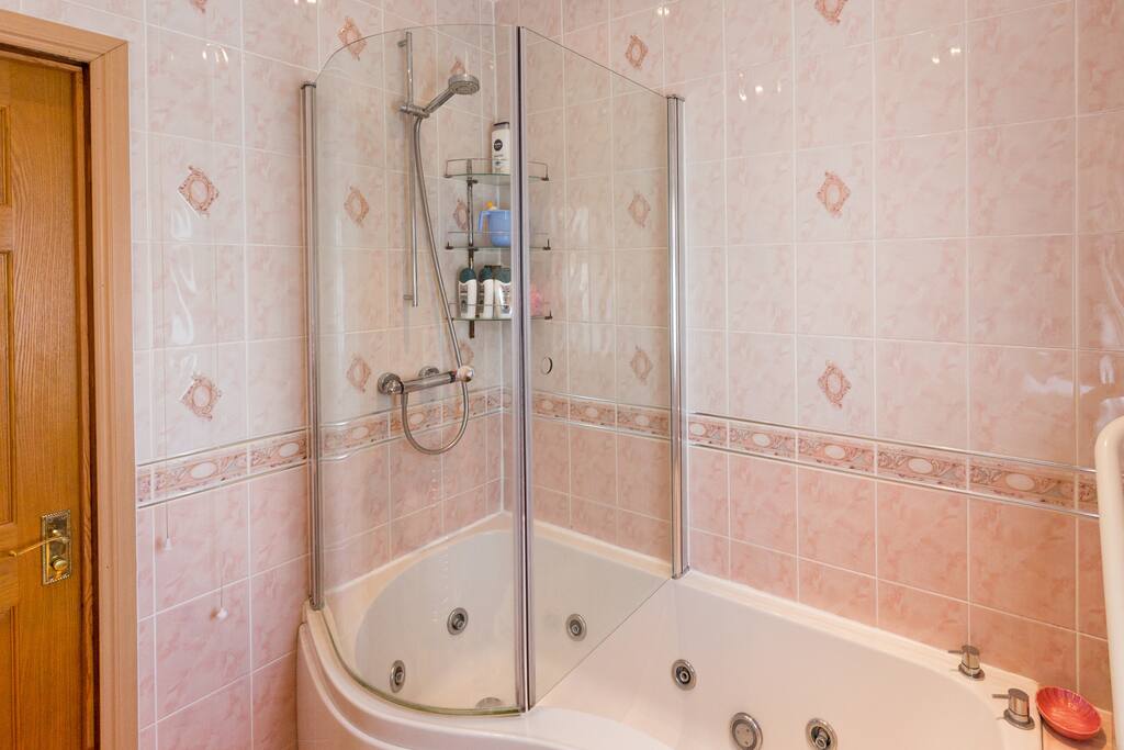 Upstairs Bathroom/Shower
