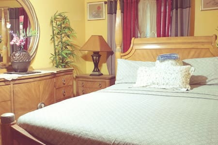 Best accommodation N price /NYC professional room.