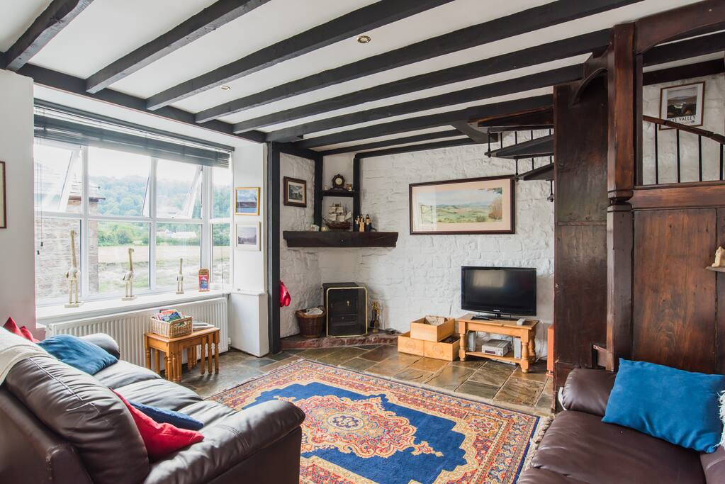 Lounge ( views of the river)