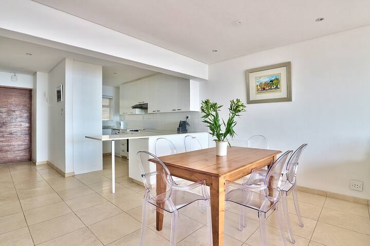 Mouille Point Beach Front. Best location. gallery image 5