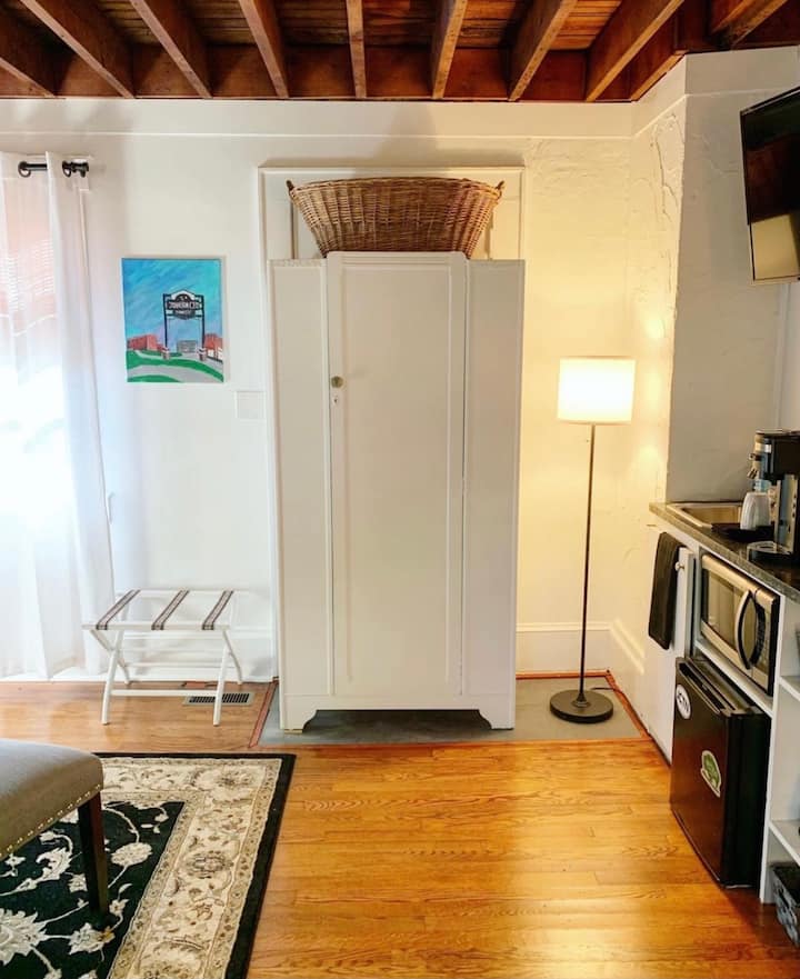 Historic And Private Guest Suite With Hot Tub - Johnson City, TN