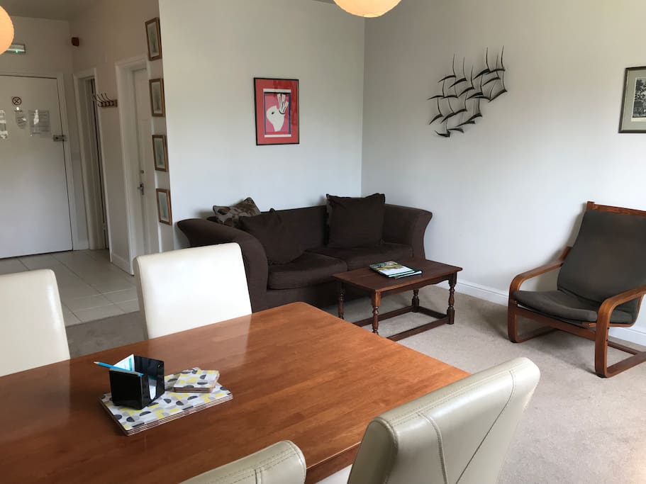 Lounge/ Dining area