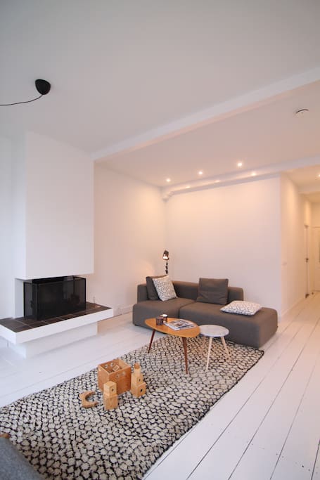 Spacious living room