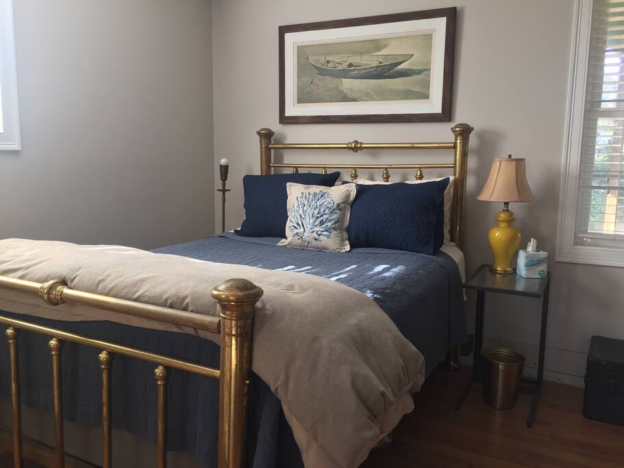 Queen size bed
