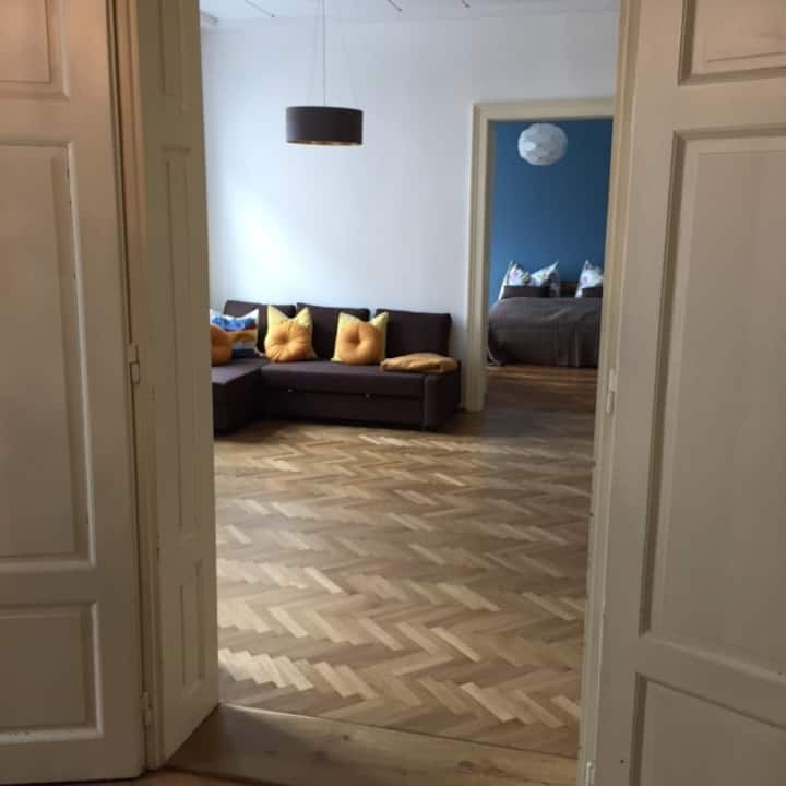 Výhľady z jedálne do obývačky