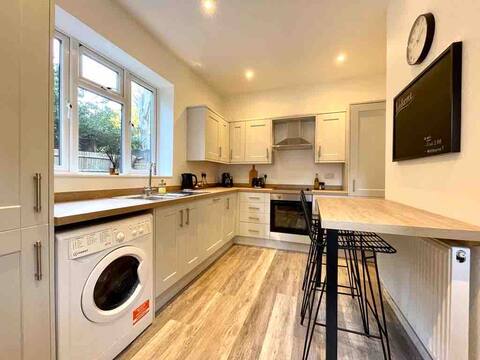 Newly Refurbished Apartment Sleeps 6