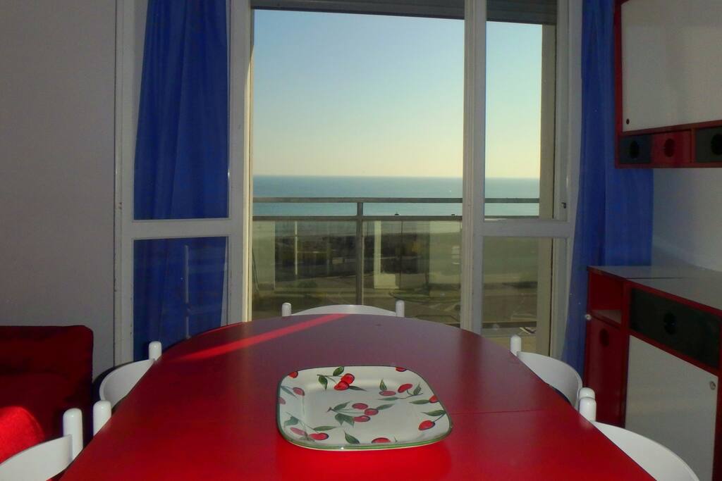 Pranzare con vista mare.