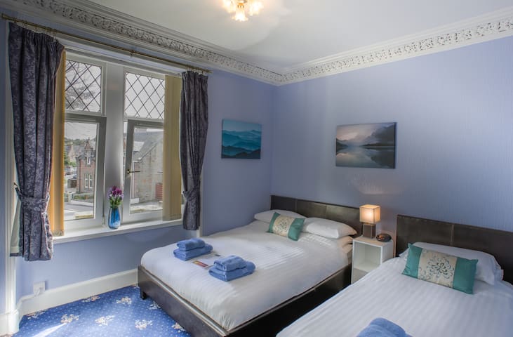 Large Ensuite Triple Room in City Centre