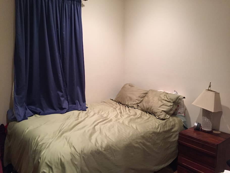 Bedroom 1 - Queen size bed