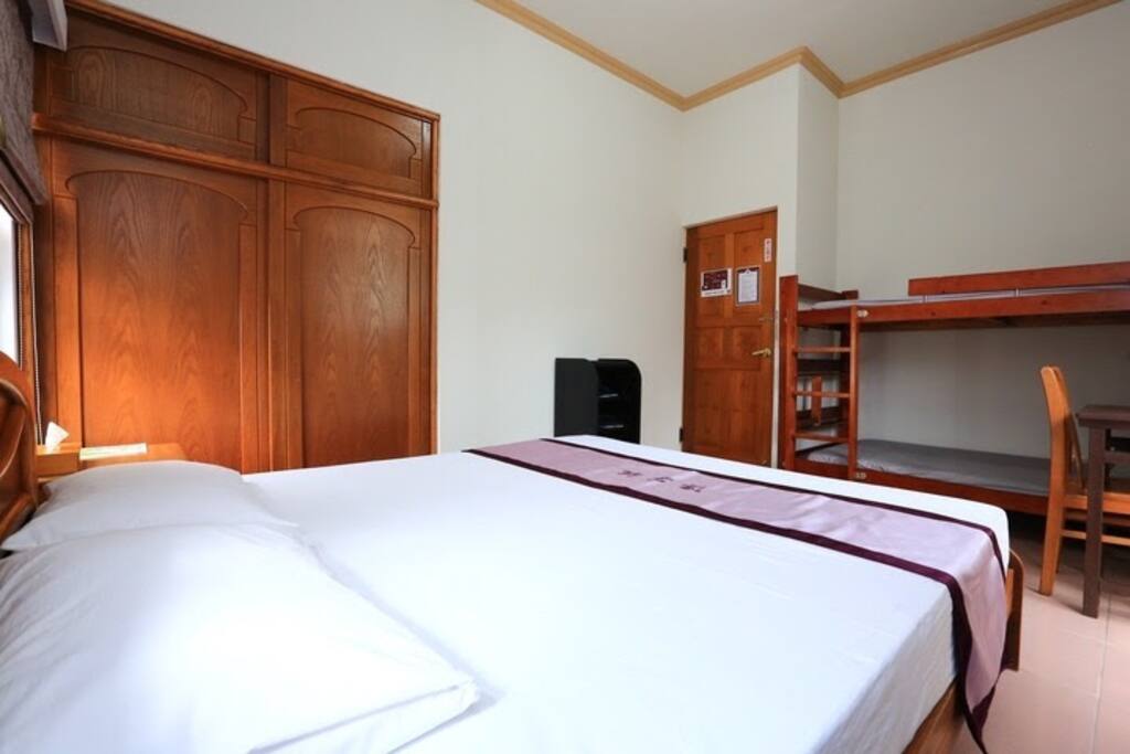 團圓房,四人房。Double Bed room for 4 delighted guests.