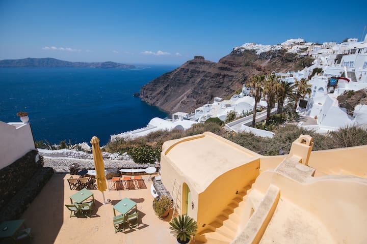 “Sensyo” entire cave home with unique sea views