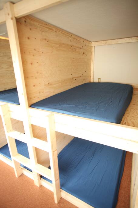 6人部屋 / 6 bed dormitory