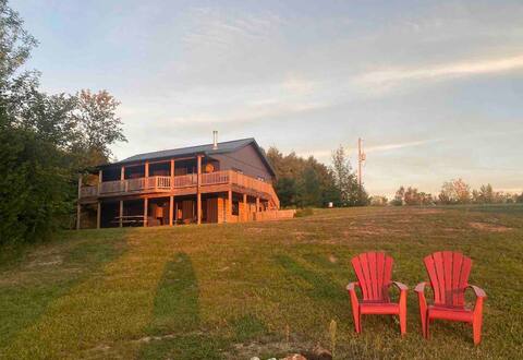 Stunning lakefront cottage