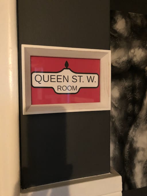 Queen room