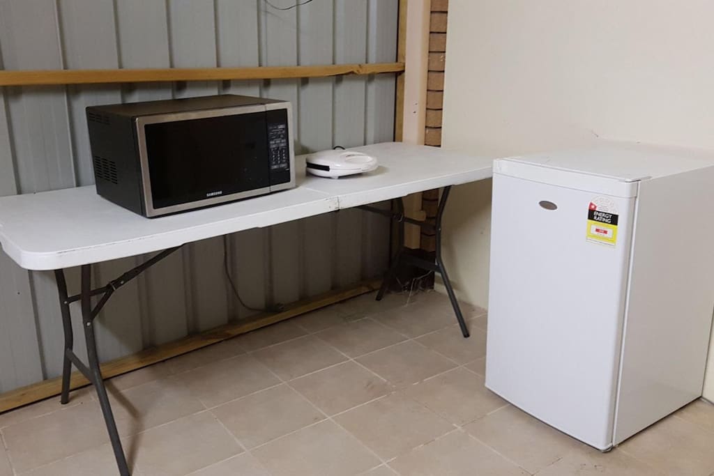 Amenities. Water Kettle, Milk, Bread,Coffee,Tea,Sugar provided.