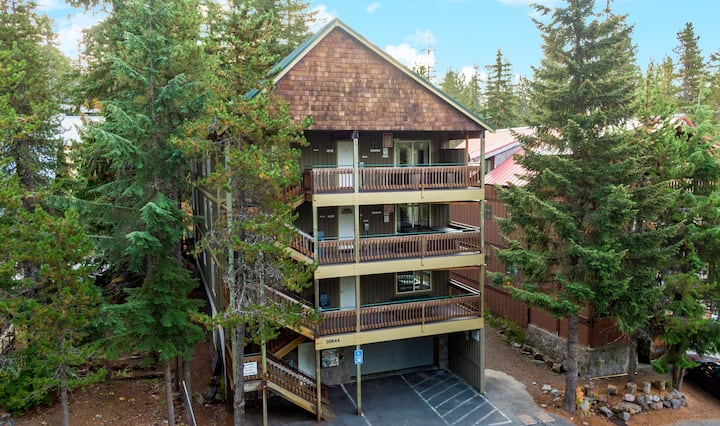 Boardwalk Lodge: Sleeps 44 maximum  w/Two Hot Tubs