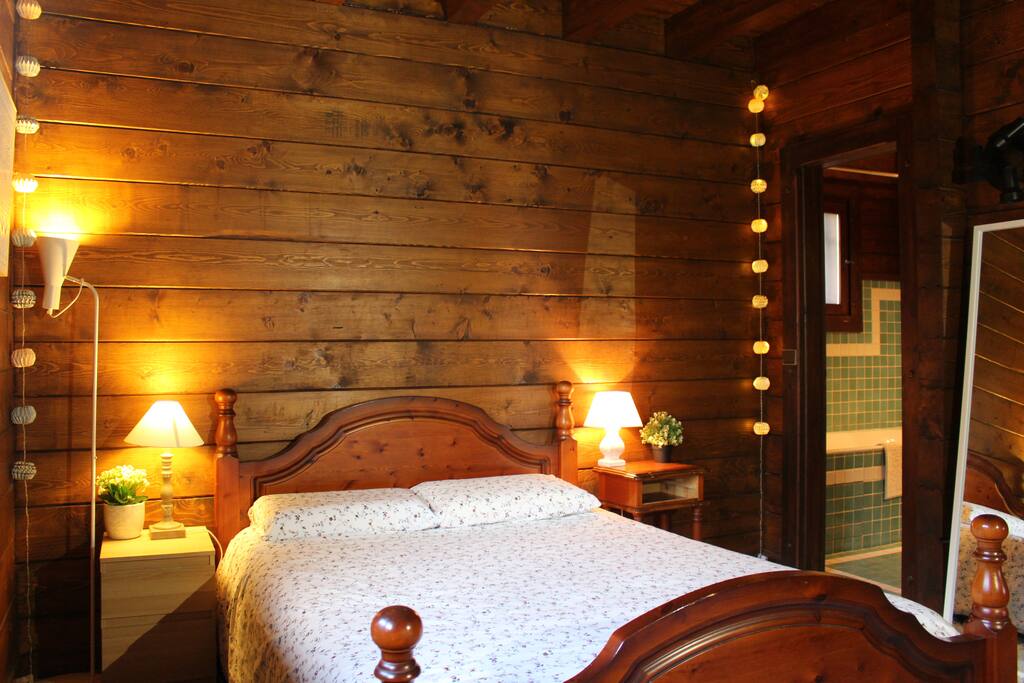 Chambre 1 : Lit double et Sdb privative + possibilité 1 lit simple