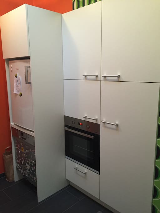 Oven, microwave and dishwasher available