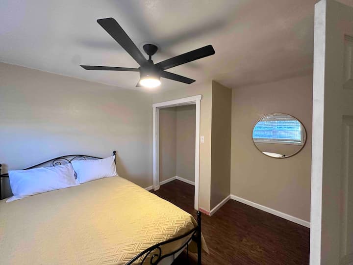 Dormitorio 1 cama tamaño queen