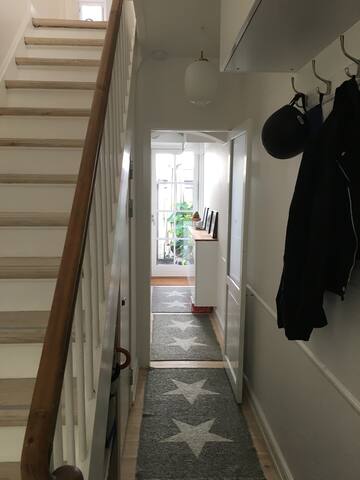 Lovely townhouse for two families. gallery image 3