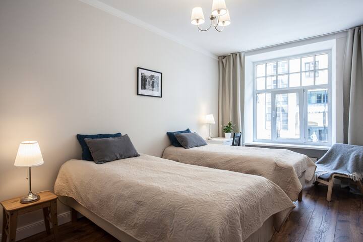 Central. 9 beds+4 sleeping sofas. Max 15 ppl gallery image 5