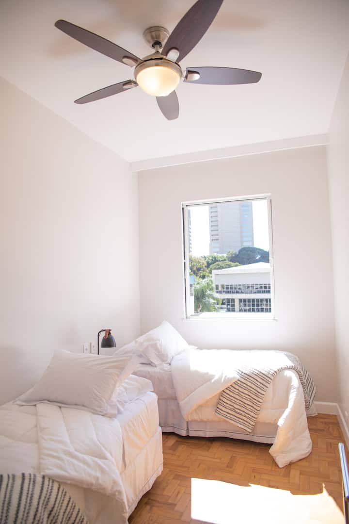 Quarto 2/საძინებელი #2/Cuarto 2