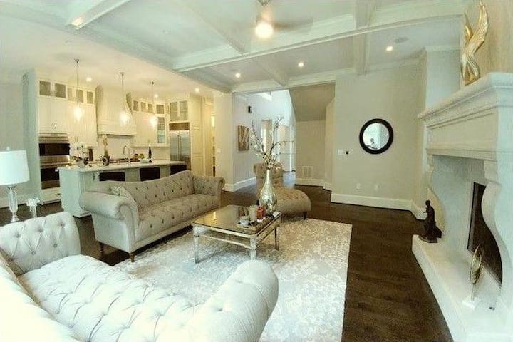 The Luxurious Buckhead Gated Mansion Houses For Rent In Atlanta