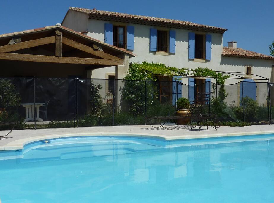 Piscine eau salée clôturée 10mx 5m