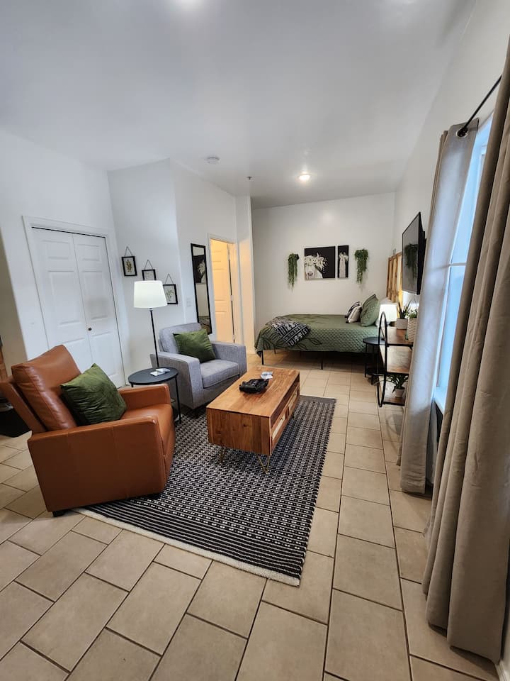 Downtown Retreat — Kitchen + Laundry Parking - Twin Falls, ID