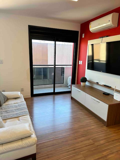 Airbnb em destaque: Modern Loft • 55” TV • Air Conditioning • Downtown em Pelotas
