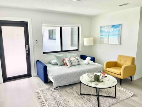 Top performing Airbnb: CASA 28 - Stylish and Modern house in Miami in Santa Clara